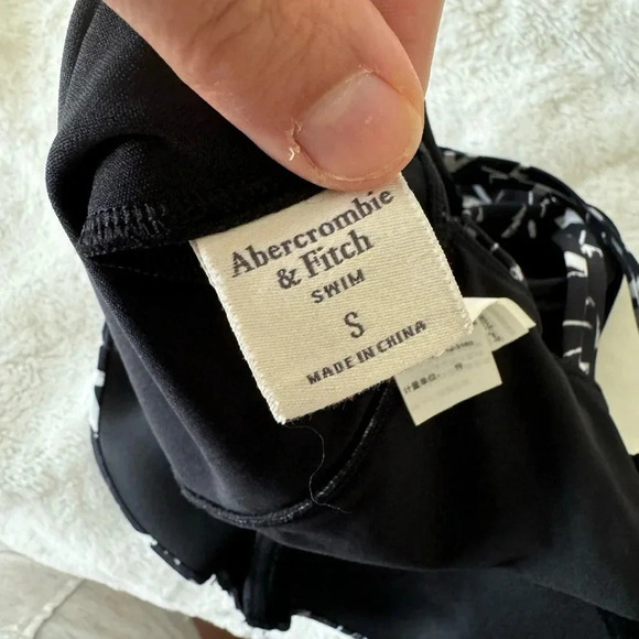 Abercrombie & Fitch black/white strapless bombshell one piece swimsuit sz small - Picture 6 of 7